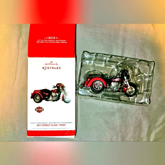 HALLMARK KEEPSAKE HARLEY-DAVIDSON TRIKE CHRISTMAS ORNAMENT - Picture 1 of 4